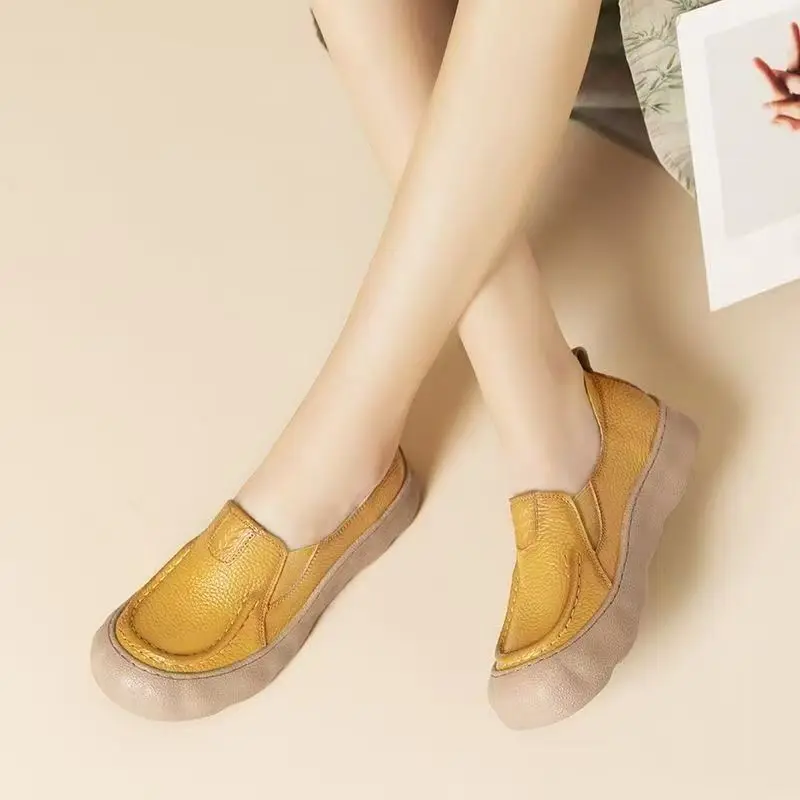 Non-slip shoes made of genuine soft leather, women's “mom shoes” platform, for middle age, round toe, soft sole, closed toe and heel — chobi 2