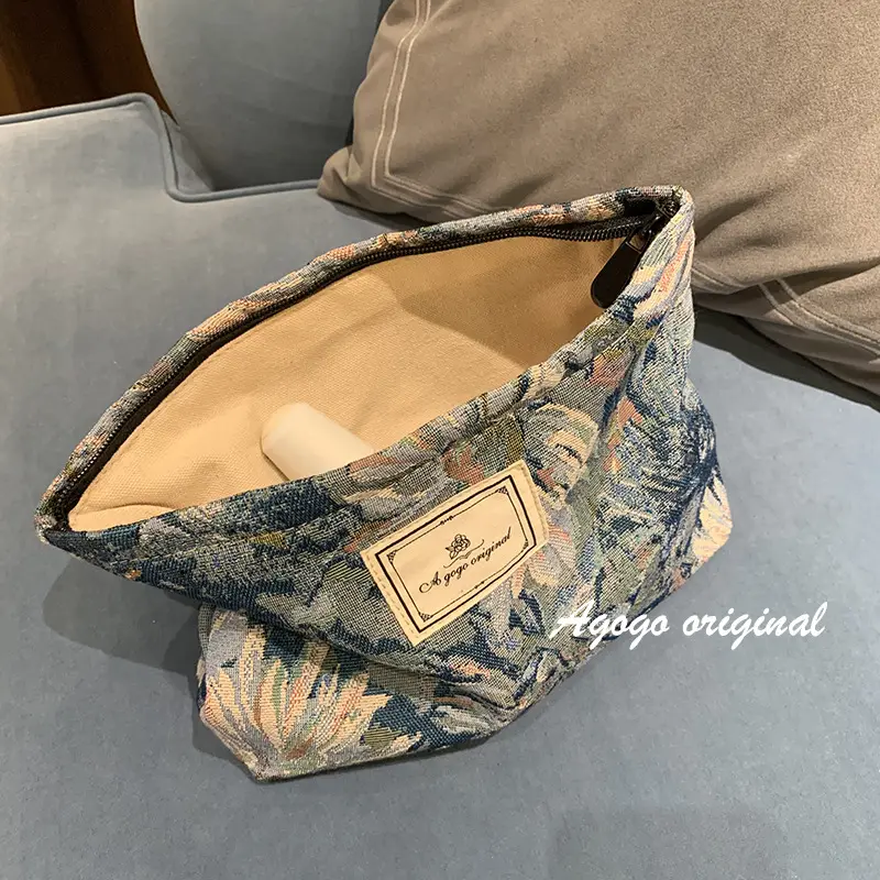 Retro cosmetic bag, capacious handheld storage bag for traveling with zipper, increased thickness — chobi 7