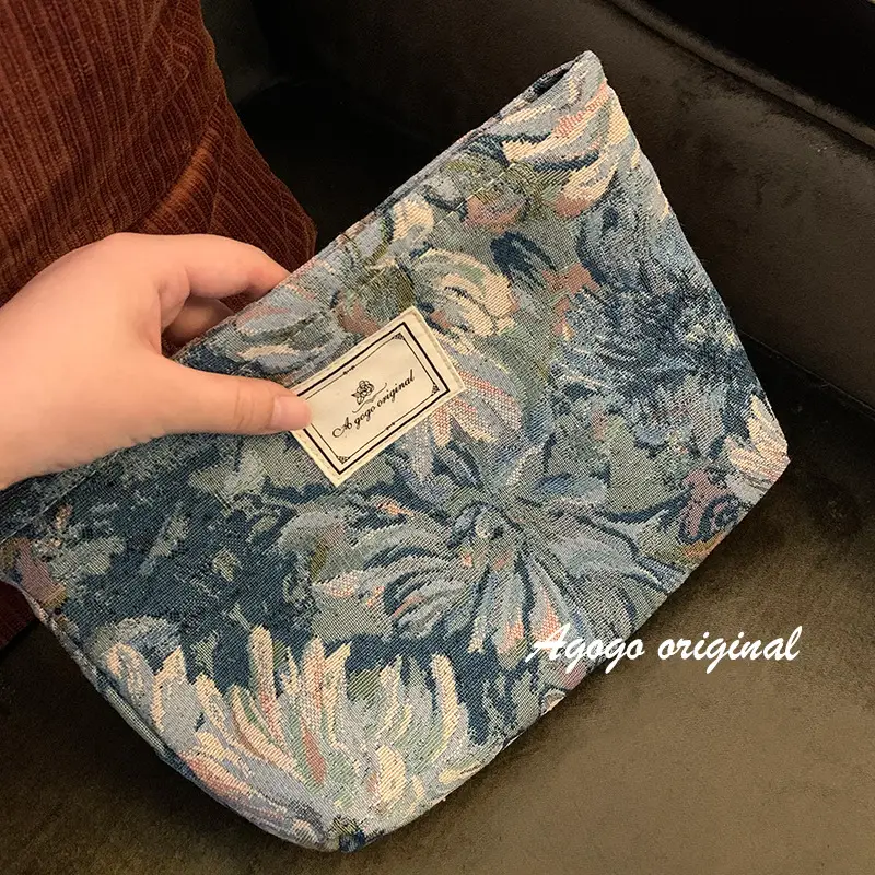 Retro cosmetic bag, capacious handheld storage bag for traveling with zipper, increased thickness — chobi 16