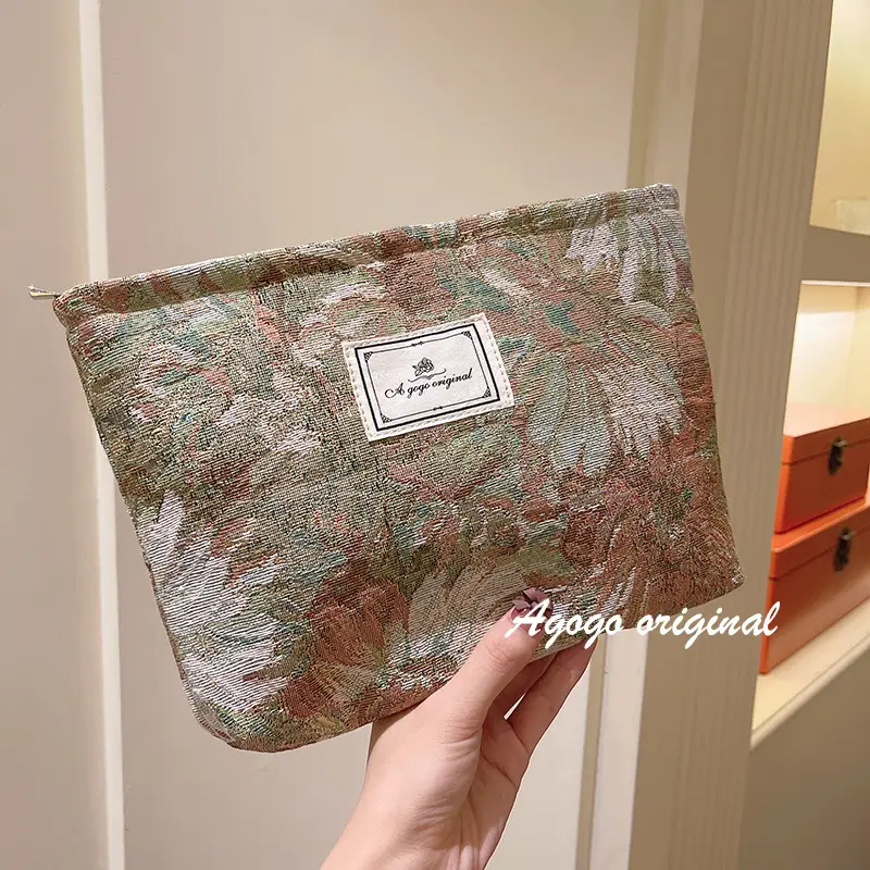 Retro cosmetic bag, capacious handheld storage bag for traveling with zipper, increased thickness — chobi 8