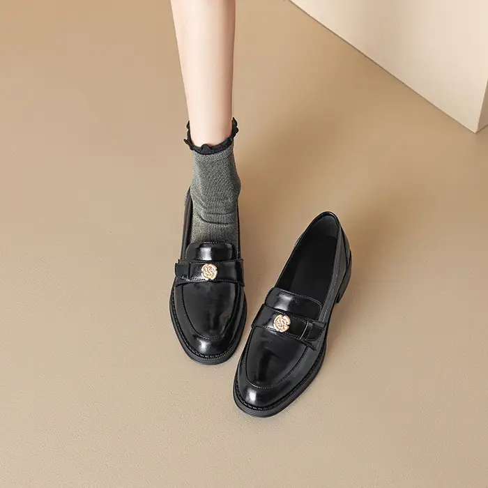 Loafers English style, black shoes made of patent leather, wide stable heel — chobi 6
