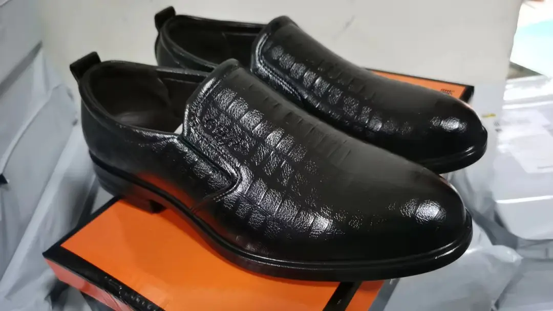 Demi-season breathable shoes made of black leather for summer and autumn, men's classic suit jacket English style pointed-toe, Collection Year 2025, K — chobi 16