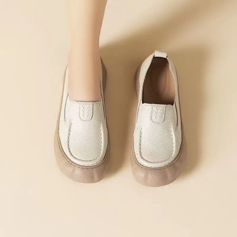 Non-slip shoes made of genuine soft leather, women's “mom shoes” platform, for middle age, round toe, soft sole, closed toe and heel — chobi 1