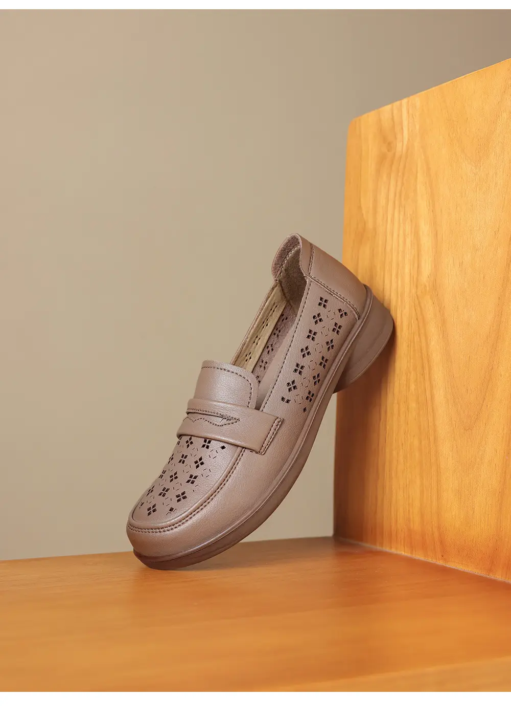 Loafers made of soft leather, comfortable “mom shoes” flat, casual footwear, Collection Year 2026, soft sole, easy to put on — chobi 21