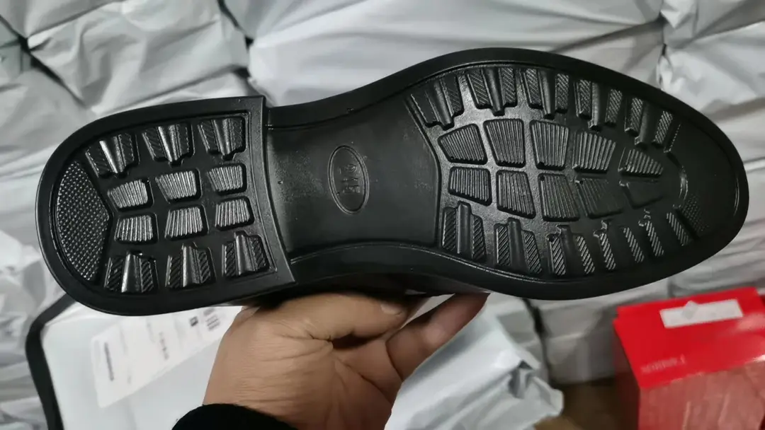 Demi-season breathable shoes made of black leather for summer and autumn, men's classic suit jacket English style pointed-toe, Collection Year 2025, K — chobi 18