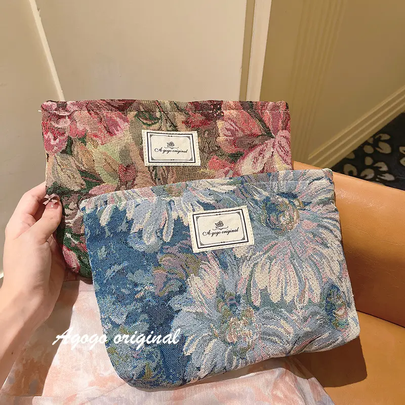 Retro cosmetic bag, capacious handheld storage bag for traveling with zipper, increased thickness — chobi 6