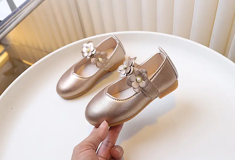 Children's white shoes made of black leather for students — chobi 24