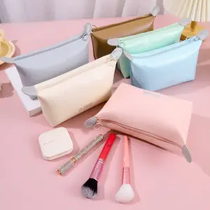 Cosmetic bag, storage system, wallet, hand loop bag, small clutch bag with zipper, cosmetic lipstick, South Korea — chobi 1