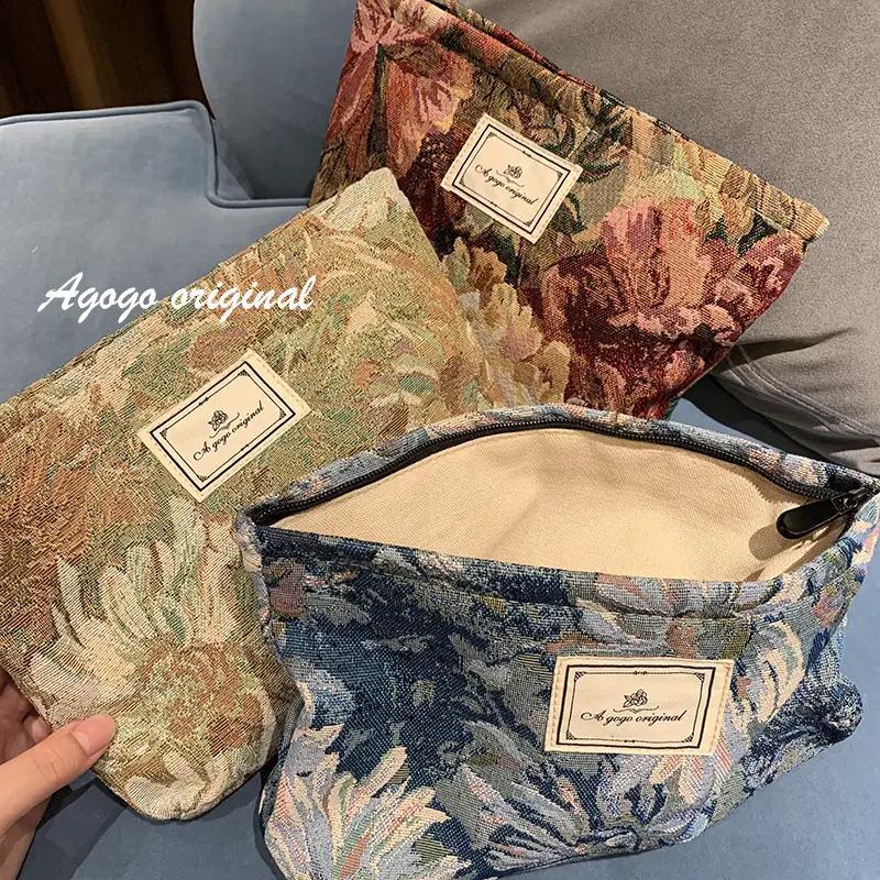 Retro cosmetic bag, capacious handheld storage bag for traveling with zipper, increased thickness — chobi 12