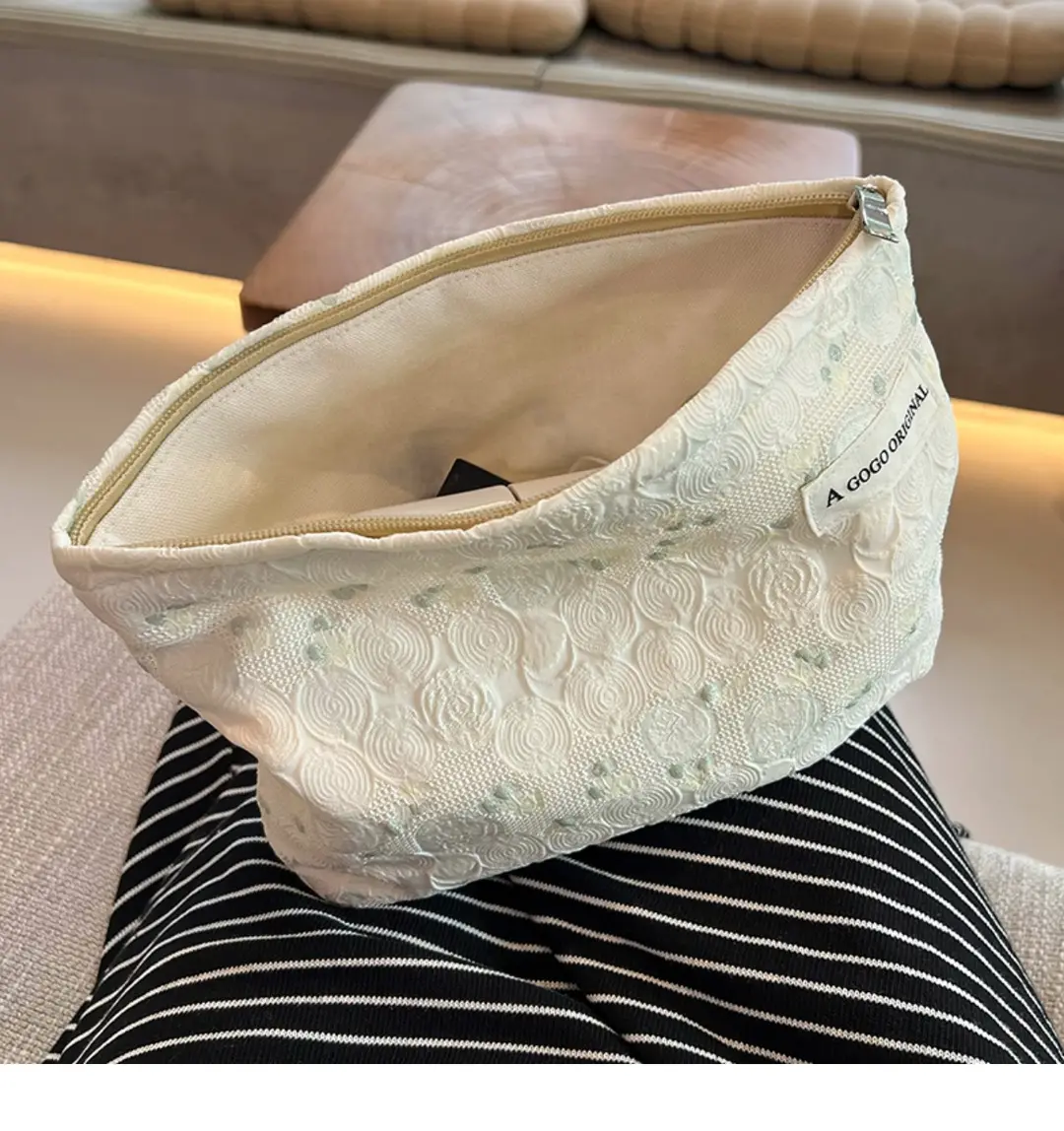 Japanese capacious handheld cosmetic bag, fresh organizer bag, small clutch bag, in Japanese style — chobi 18