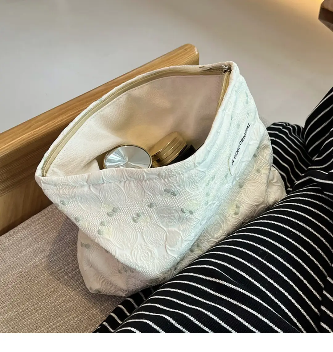 Japanese capacious handheld cosmetic bag, fresh organizer bag, small clutch bag, in Japanese style — chobi 9