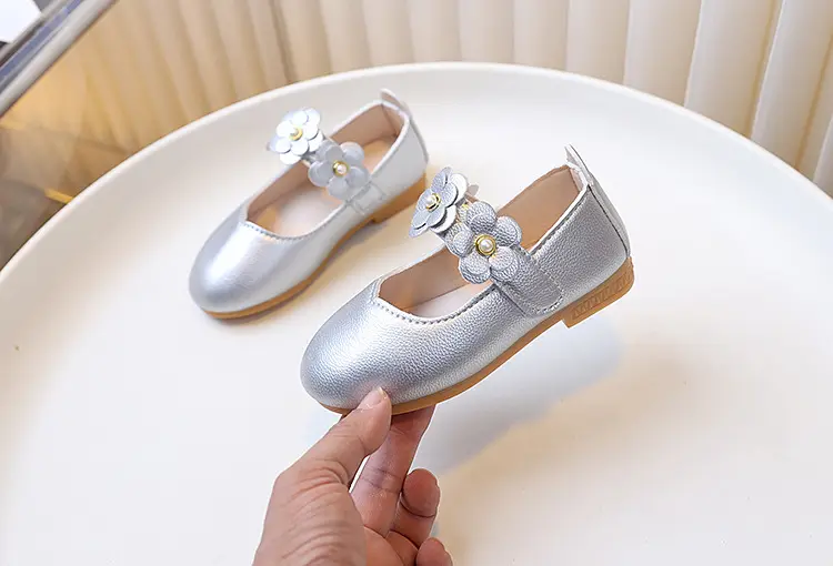 Children's white shoes made of black leather for students — chobi 21