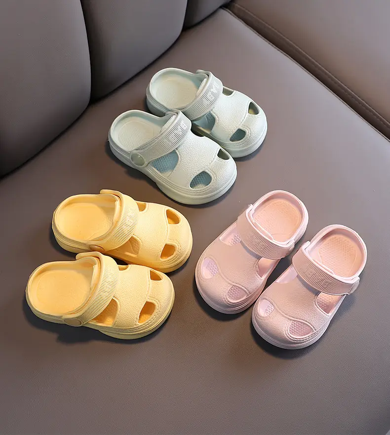 Children's summer Crocs-style slippers for boys, non-slip beach beach footwear for early age, cartoon mule, soft sole — chobi 17