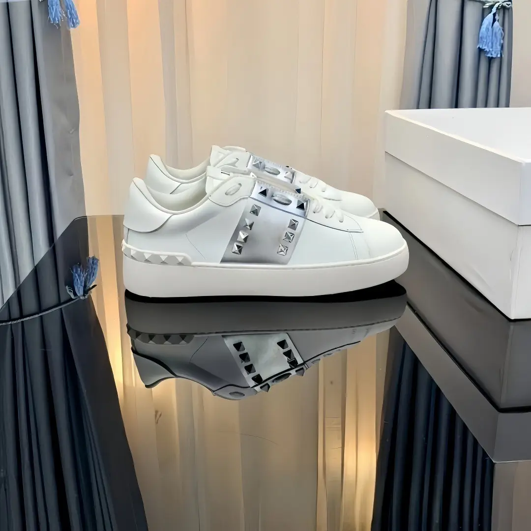 Fashionable universal sports white white sneakers with studs for men and women platform, height increasing — chobi 11