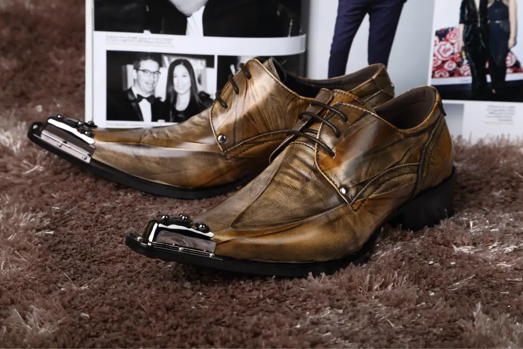 European style men's carved pointed-toe shoes, iron-toe trendy men's shoes, genuine leather British business casual fashion hairstylist men's leather  — chobi 1