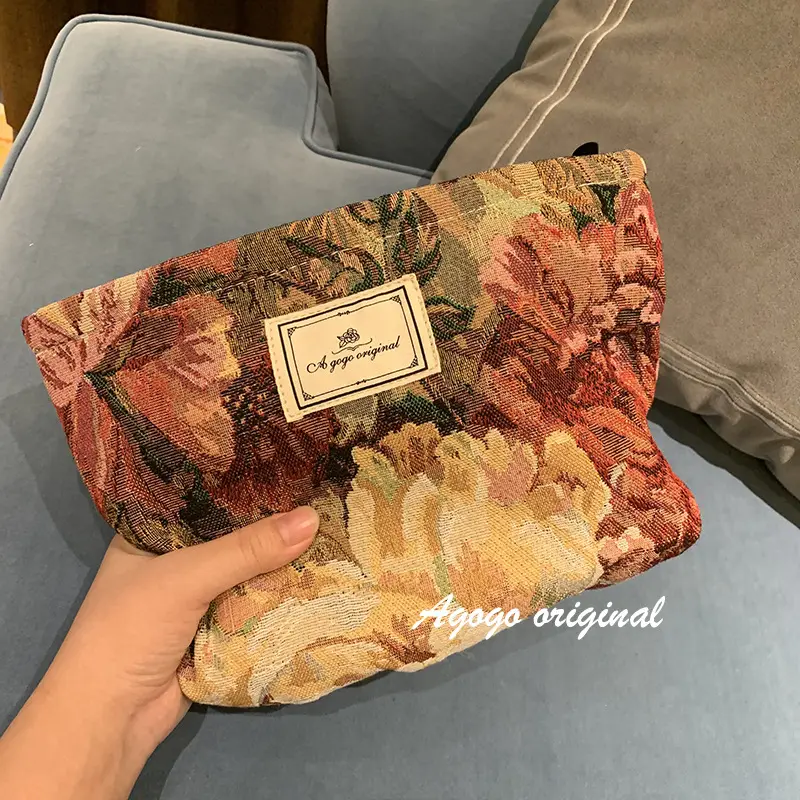 Retro cosmetic bag, capacious handheld storage bag for traveling with zipper, increased thickness — chobi 10