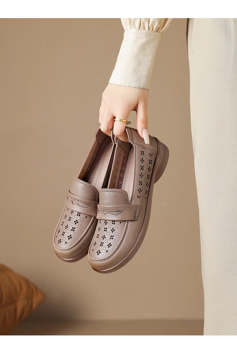 Loafers made of soft leather, comfortable “mom shoes” flat, casual footwear, Collection Year 2026, soft sole, easy to put on — chobi 22