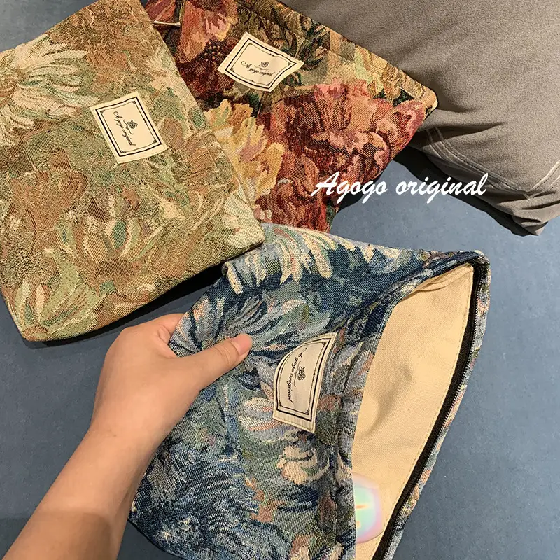Retro cosmetic bag, capacious handheld storage bag for traveling with zipper, increased thickness — chobi 11