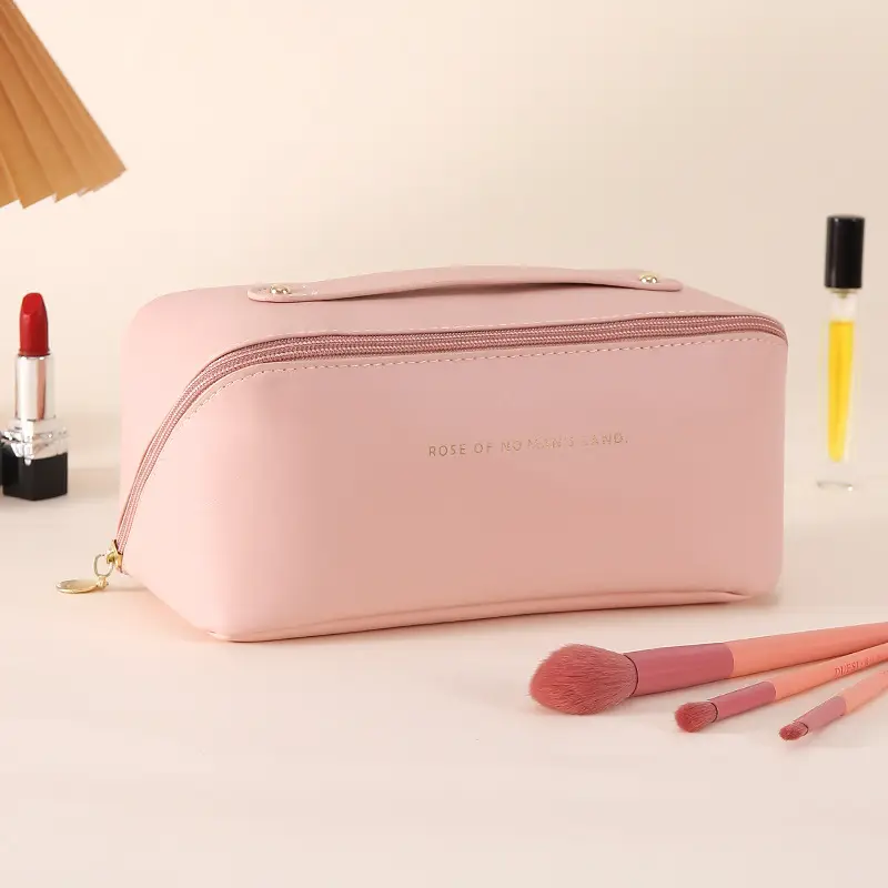 Fashionable handheld cosmetic bag to go out, capacious organizer bag for traveling, high quality polyurethane purse — chobi 21