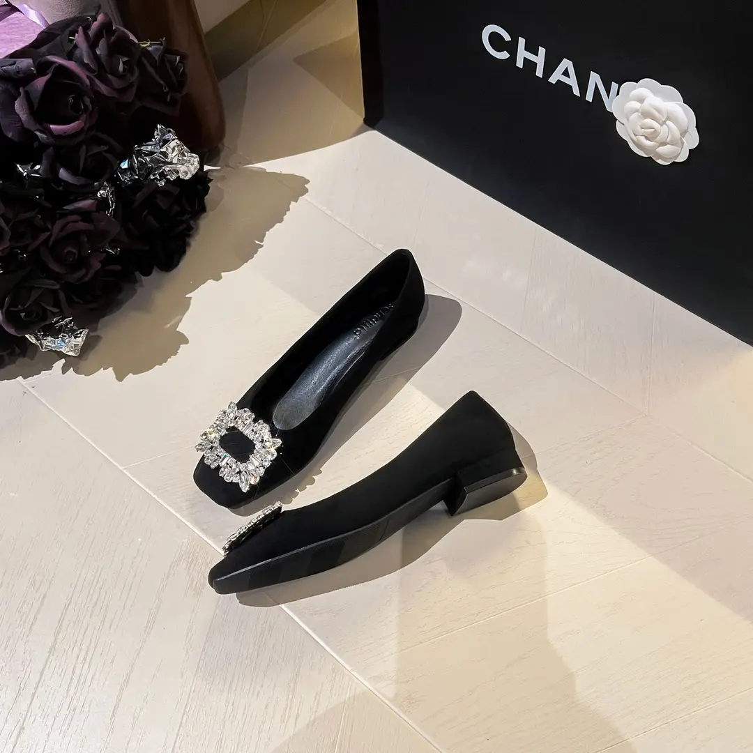 Elegant fashionable shoes with rhinestones low-cut stiletto heels flat, french style, 2024 years, city style — chobi 3