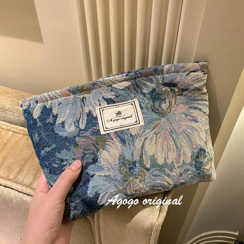 Retro cosmetic bag, capacious handheld storage bag for traveling with zipper, increased thickness — chobi 20
