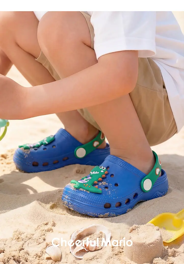Children's cute Crocs-style slippers for boys, beach mule, soft sole, closed heel, closed toe — chobi 34