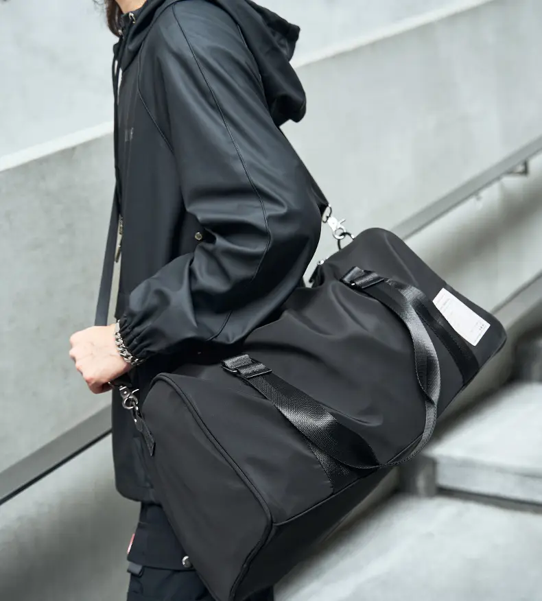 Sports bag for training wet and dry separation, capacious bag strap for traveling one shoulder, travel bag, simple and elegant design — chobi 5