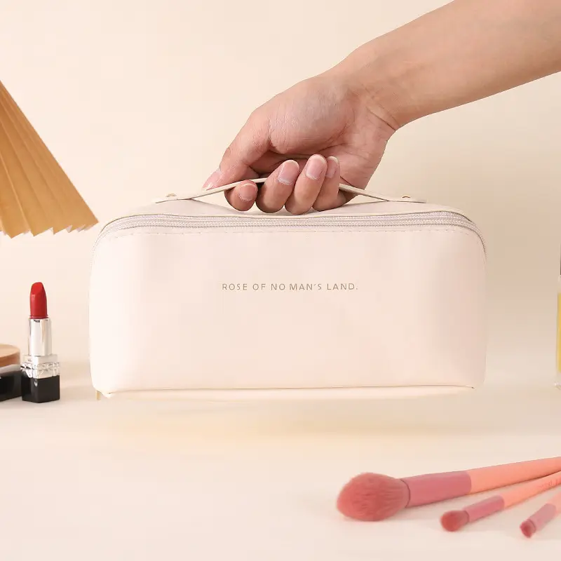 Fashionable handheld cosmetic bag to go out, capacious organizer bag for traveling, high quality polyurethane purse — chobi 27