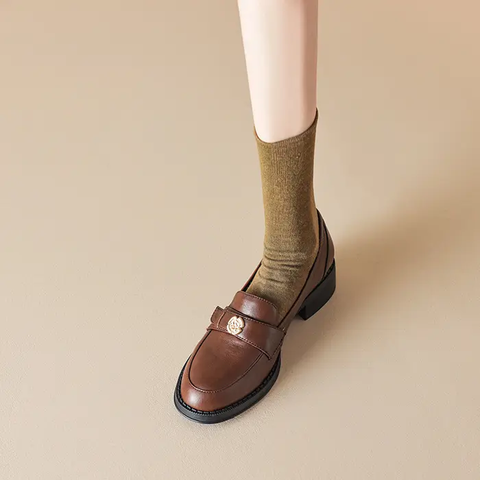 Loafers English style, black shoes made of patent leather, wide stable heel — chobi 10