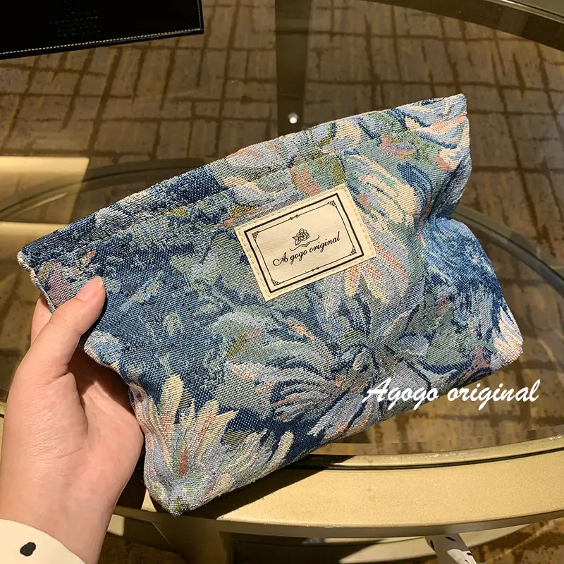 Retro cosmetic bag, capacious handheld storage bag for traveling with zipper, increased thickness — chobi 17