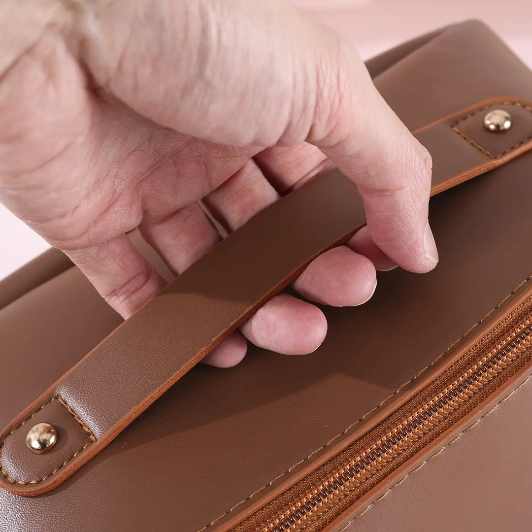 Fashionable handheld cosmetic bag to go out, capacious organizer bag for traveling, high quality polyurethane purse — chobi 36
