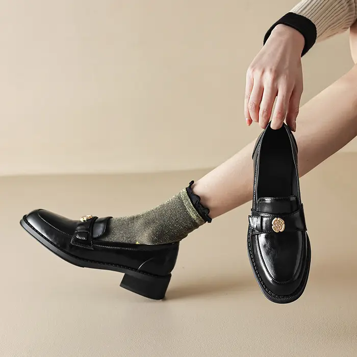 Loafers English style, black shoes made of patent leather, wide stable heel — chobi 4