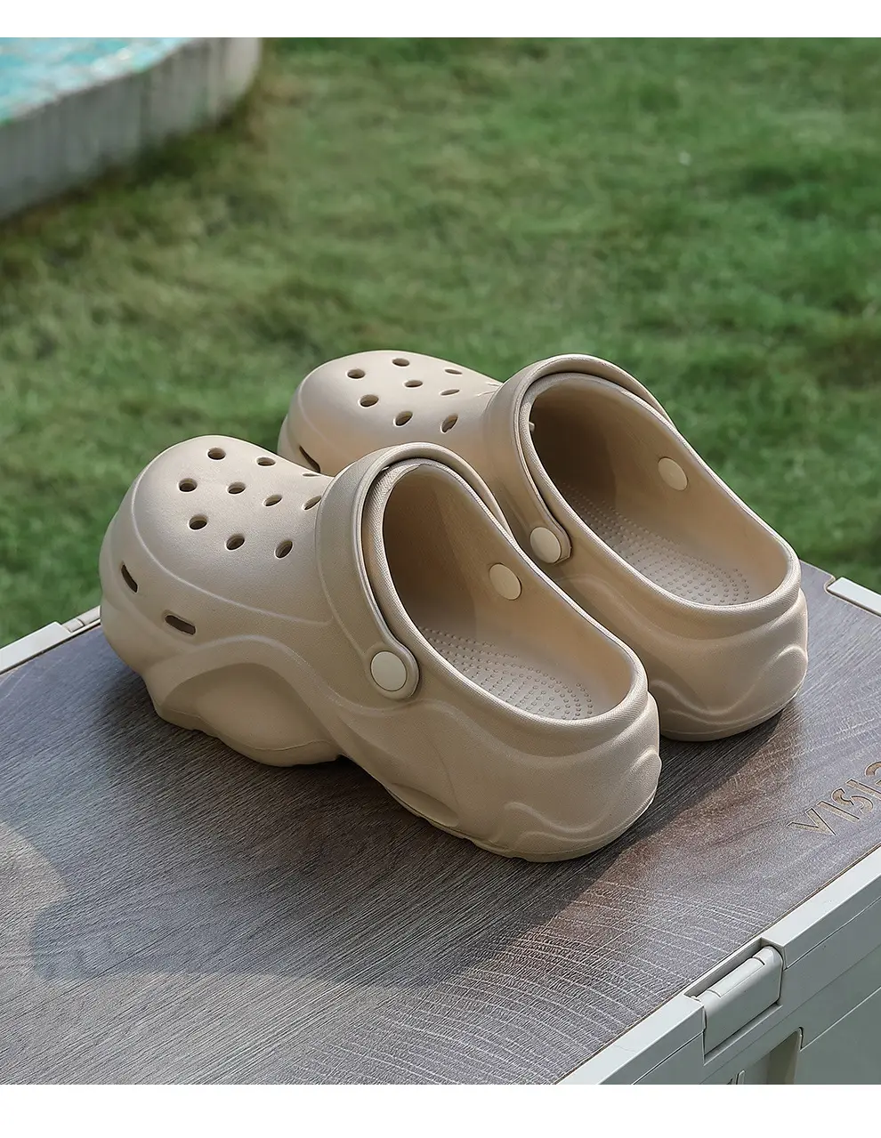 (Wholesale), fashionable Crocs-style slippers platform, cute sandals, beach women's slippers, women's style, suitable for outdoor wear, closed toe — chobi 24