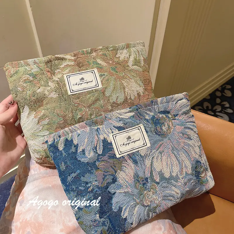 Retro cosmetic bag, capacious handheld storage bag for traveling with zipper, increased thickness — chobi 5
