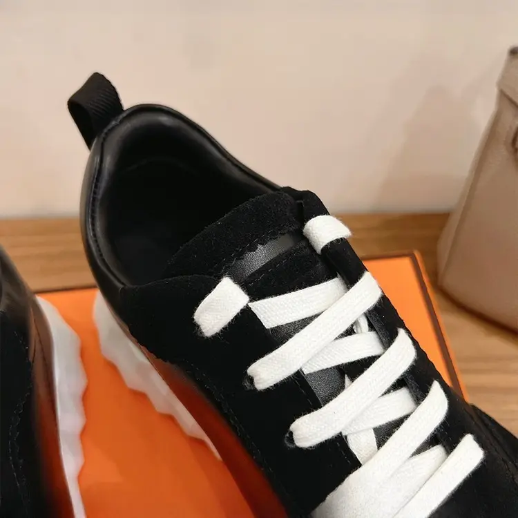 Classic two-tone universal fashionable running sneakers for leisure for men and women flat, genuine leather, for beloved — chobi 3