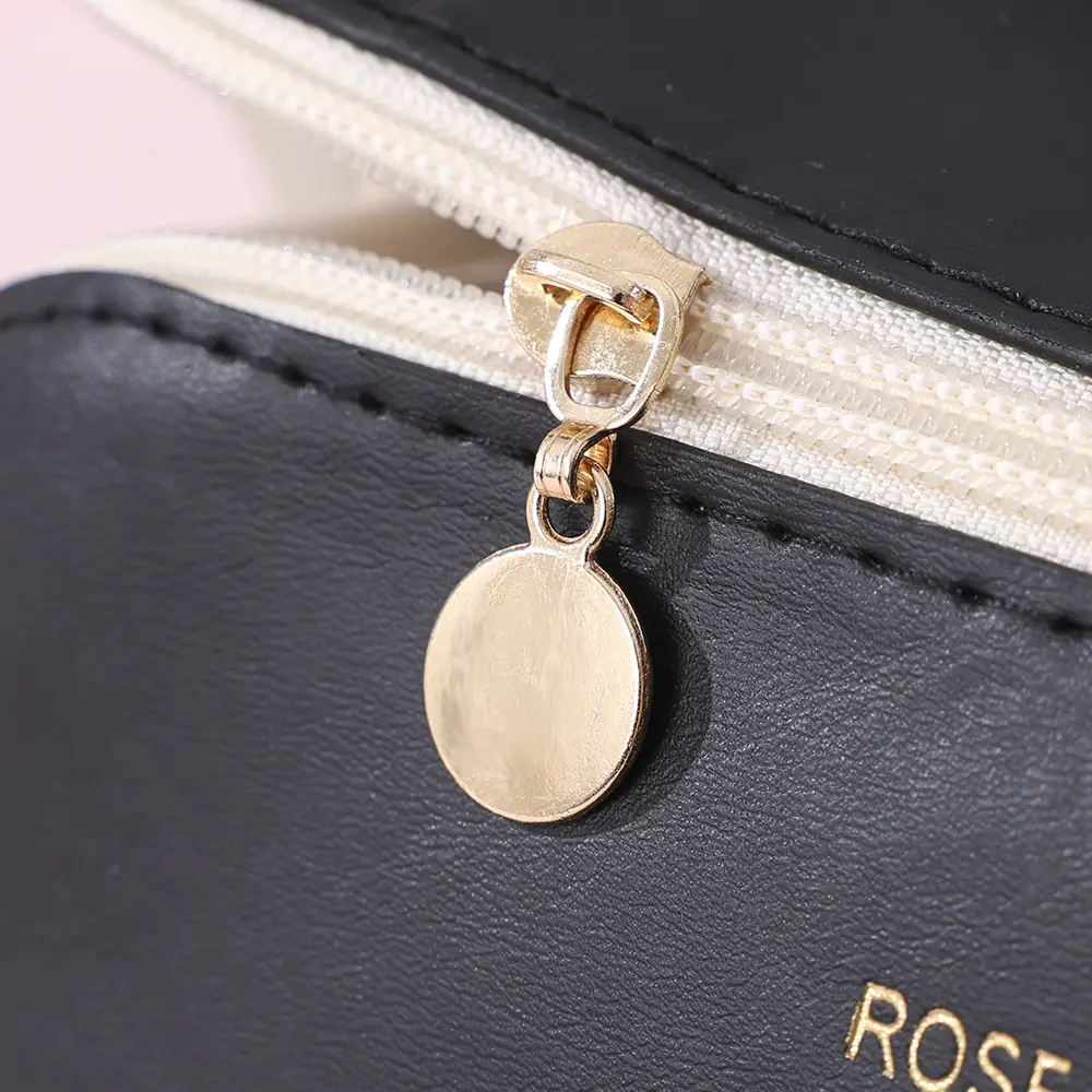Fashionable handheld cosmetic bag to go out, capacious organizer bag for traveling, high quality polyurethane purse — chobi 17