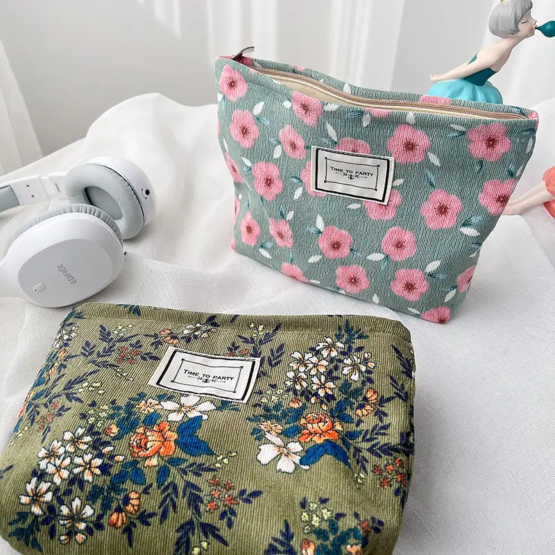 Retro cosmetic bag, cloth, storage bag for traveling, handheld organizer bag, flowered — chobi 15