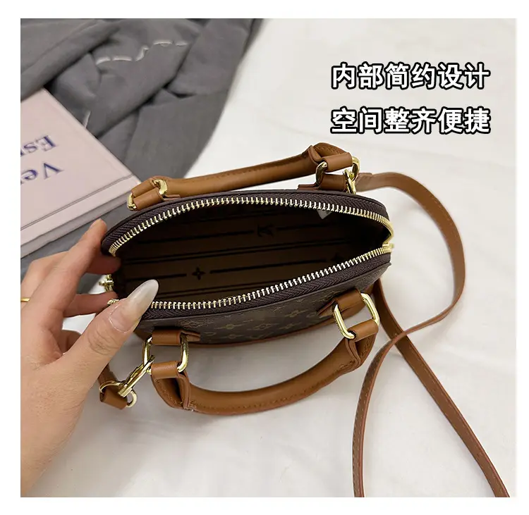 (Cross-border trading), (Wholesale), capacious one-shoulder bag — chobi 10