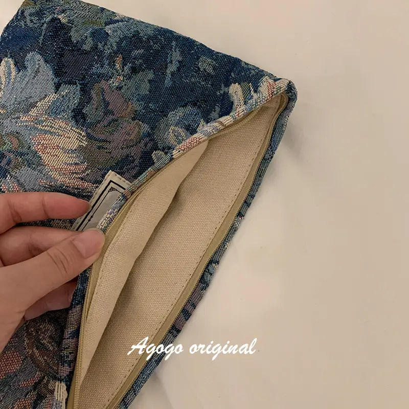 Retro cosmetic bag, capacious handheld storage bag for traveling with zipper, increased thickness — chobi 14