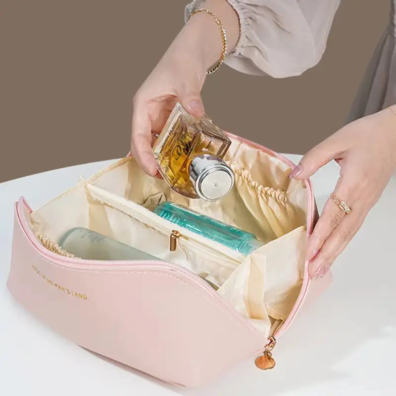Fashionable handheld cosmetic bag to go out, capacious organizer bag for traveling, high quality polyurethane purse — chobi 8