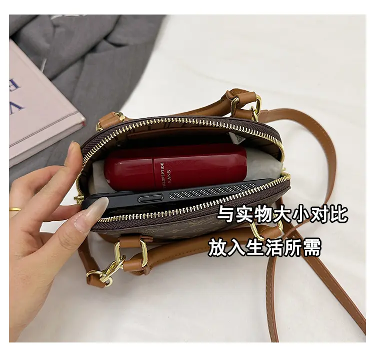 (Cross-border trading), (Wholesale), capacious one-shoulder bag — chobi 11
