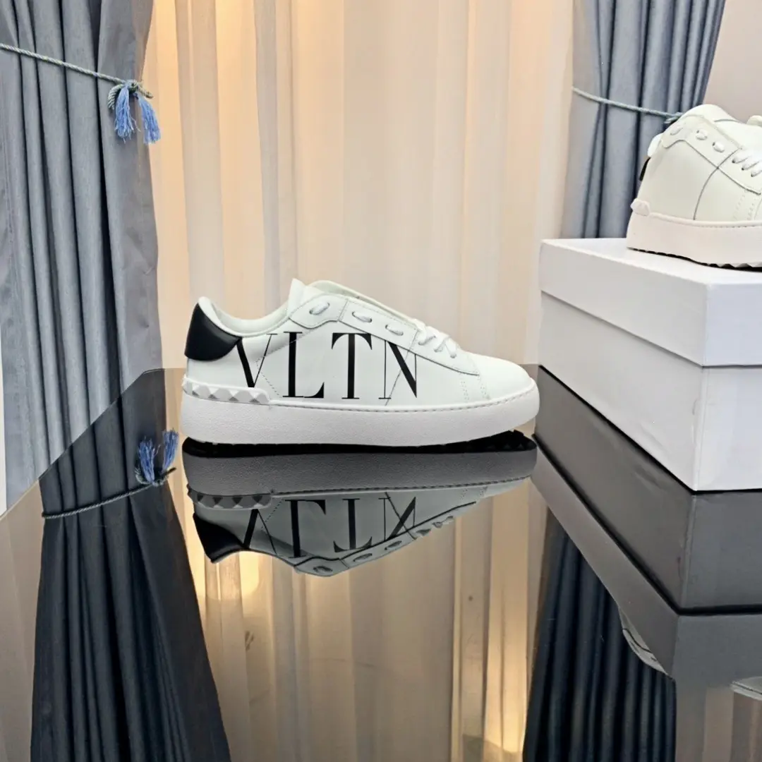 Fashionable universal sports white white sneakers with studs for men and women platform, height increasing — chobi 17